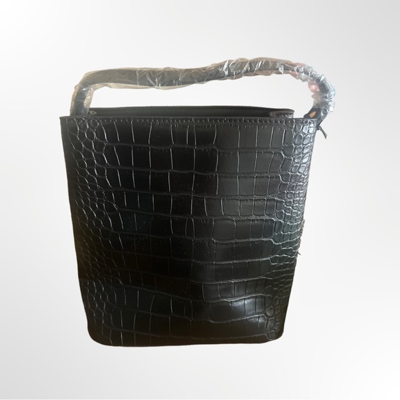 AOTA MINI BLACK CROSSBODY AND HANDLW BAG brand new with tag - Picture 9 of 11